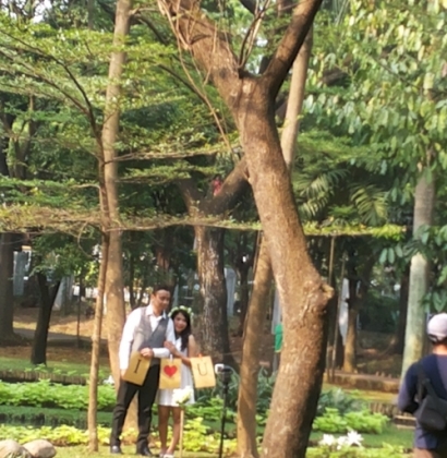 Menjalin Cinta di Taman Publik