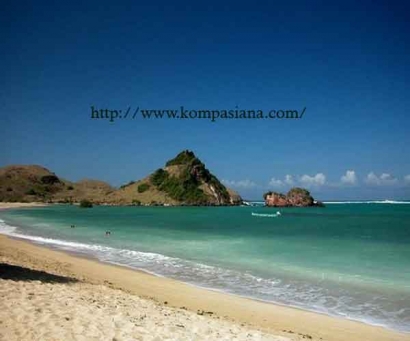 Keunikan Pasir Pantai Kuta Lombok