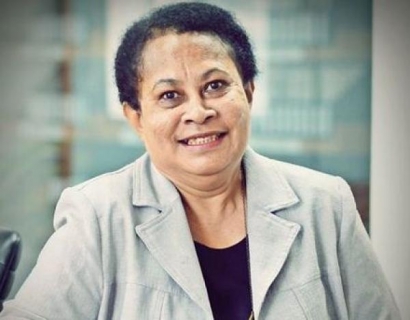 New Castle University Beri Penghargaan untuk Profesor Wanita Pertama Papua