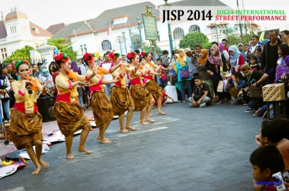 Ketika Malioboro Jadi Panggung Tari Jalanan (Jogja International Street Performance 2014)