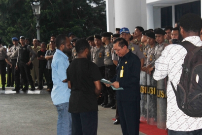 Gubernur Sulut Shs Menghalangi Gubernur Papua ke Manado