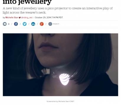 Perhiasan Futuristik Ini Terbuat dari Cahaya Proyektor
