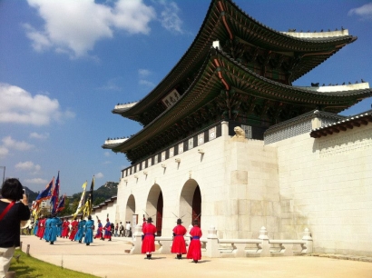 Daun Kuning Ginkgo di Istana Gyeongbokgung, Seoul