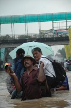 Hujan Datang, Ibukota "Angkat Rok" Lagi