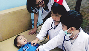 Practising Medical Bagi Anak di Saint Monica Jakarta School