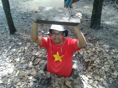 Melihat Gerakan Tentara Viet Cong di Terowongan Cu Chi