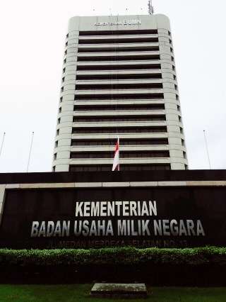 Menteri yang Mereduksi Kepemimpinan Jokowi