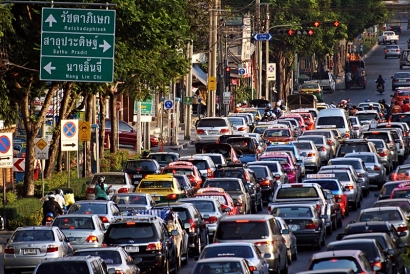 Mengatasi Kemacetan dengan Transportasi Publik: Sebuah Keniscayaan atau Kenaifan?