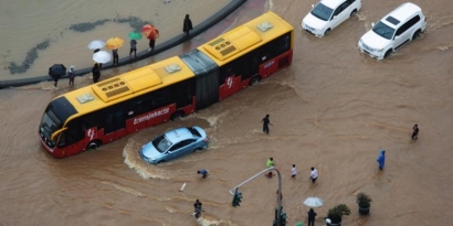 Ketika Ahok Meminta Maaf soal Banjir Jakarta