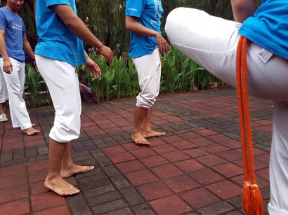 Unjuk Kebolehan Komunitas Capoeira pada Acara #BeginANew Park Day with Samsung GALAXY ComMEnity