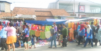 Memotret Sekilas Kehidupan Pelaku Pasar Tumpah di Rancaekek -Jabar