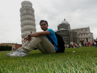 Aku (Pernah) ke Menara Pisa, Italia