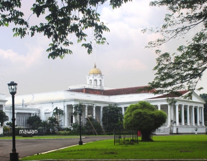 Pesona Istana Bogor dari Kejauhan