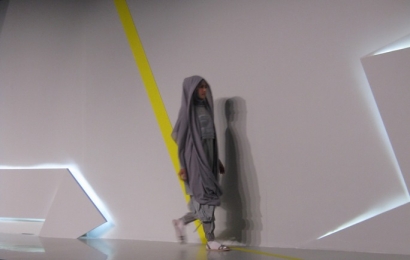"The Walking Mannequin", Saat Fesyen Tidak Hanya di Atas "Catwalk"