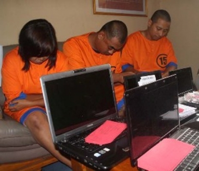 Perempuan Ini Otaki Pencurian Ratusan Laptop