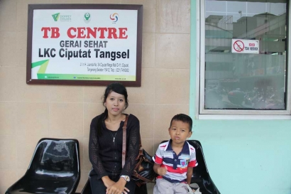 Ibu dan Dua Anak Tertular TB Berobat Rutin di LKC Dompet Dhuafa
