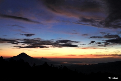 Pesona Sunrise Gunung Klabat dari Puncak Mahawu