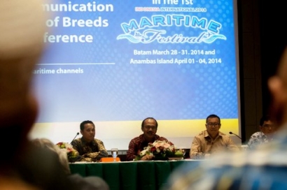 Indonesia International Maritime Festival (IIMF) dan Multilateral Naval Exercise Komodo (MNEK) 2014