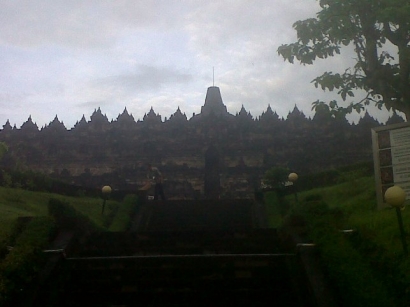 Breaking Dawn on the Borobudur