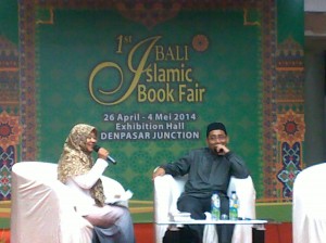 Jumpa Penulis Habiburrahman El Shirazy di 1st  Bali Islamic Book Fair
